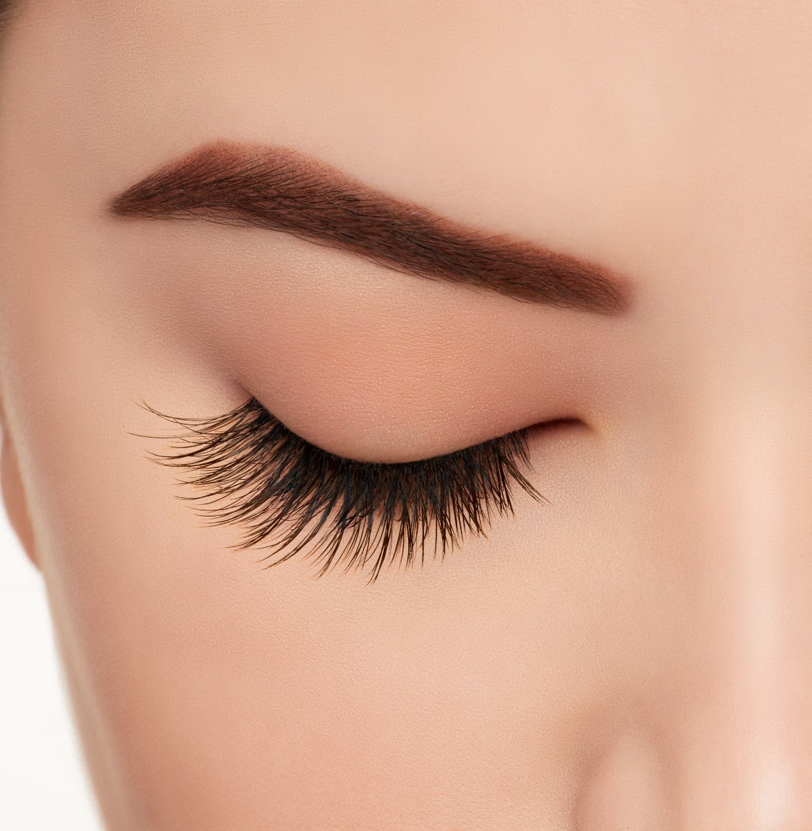 Ardell's Light As Air 523 on a closed right eye featuring its whisper-soft, hourglass-shaped fibers with tapered tips
