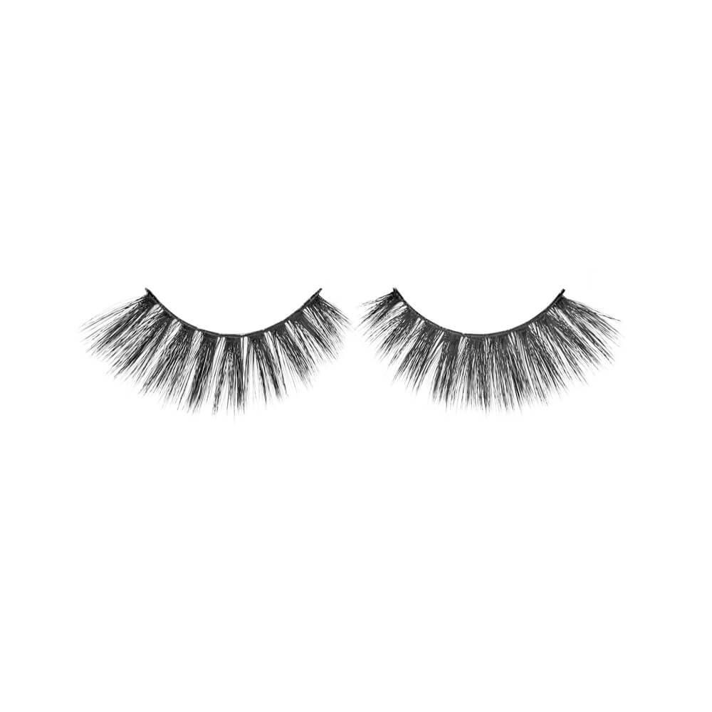 Full-volume false lashes with a rounded shape and soft wispy ends for a dramatic finish.