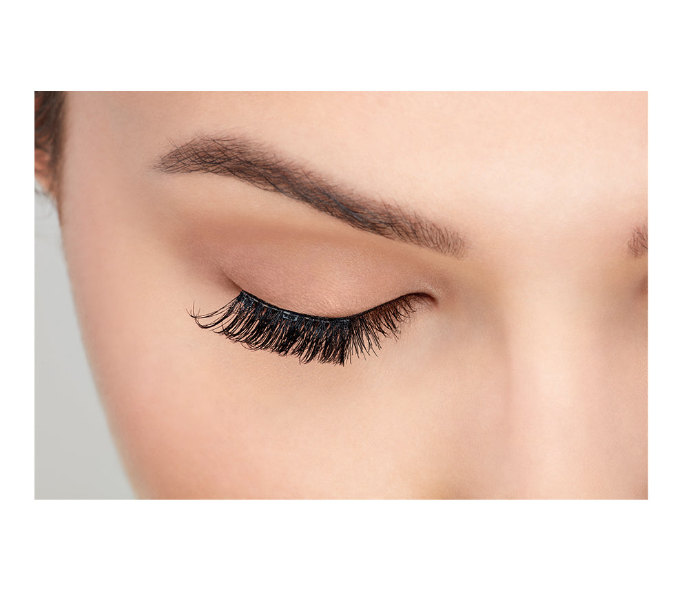 Closer look on a model's closed right eye wearing an Ardell Magnetic Accent 001 false lash.