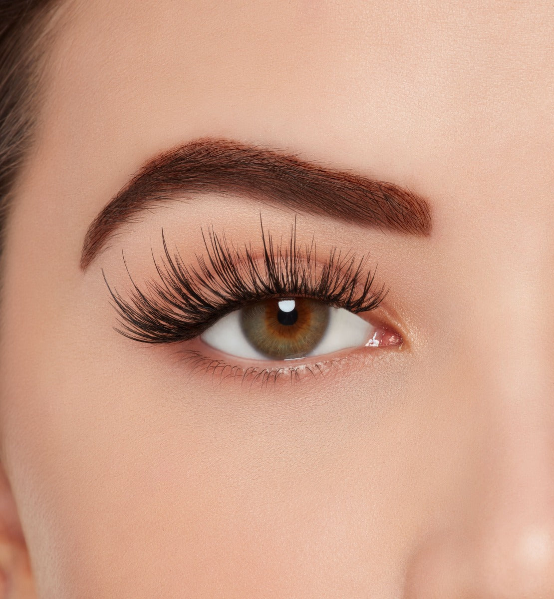 A model wearing 3D Faux Mink 862 lashes