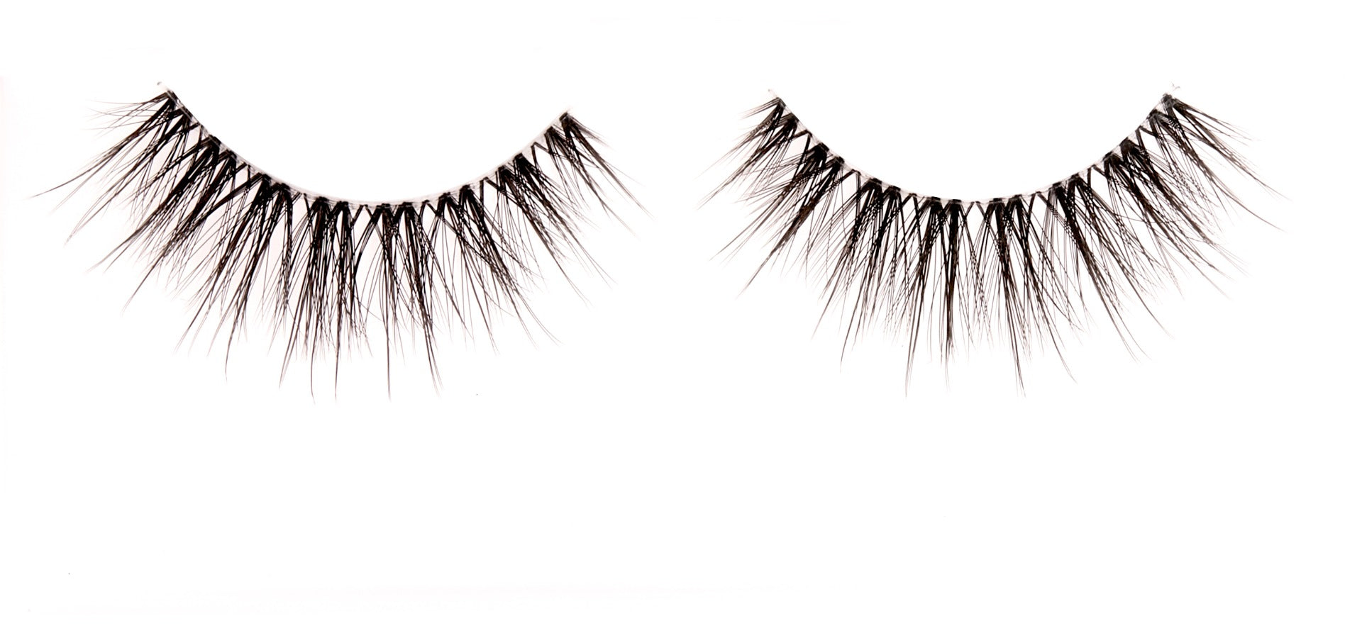 Ardell's 3D Faux Mink 862 a slightly winged lash with staggered fibers on a white background 