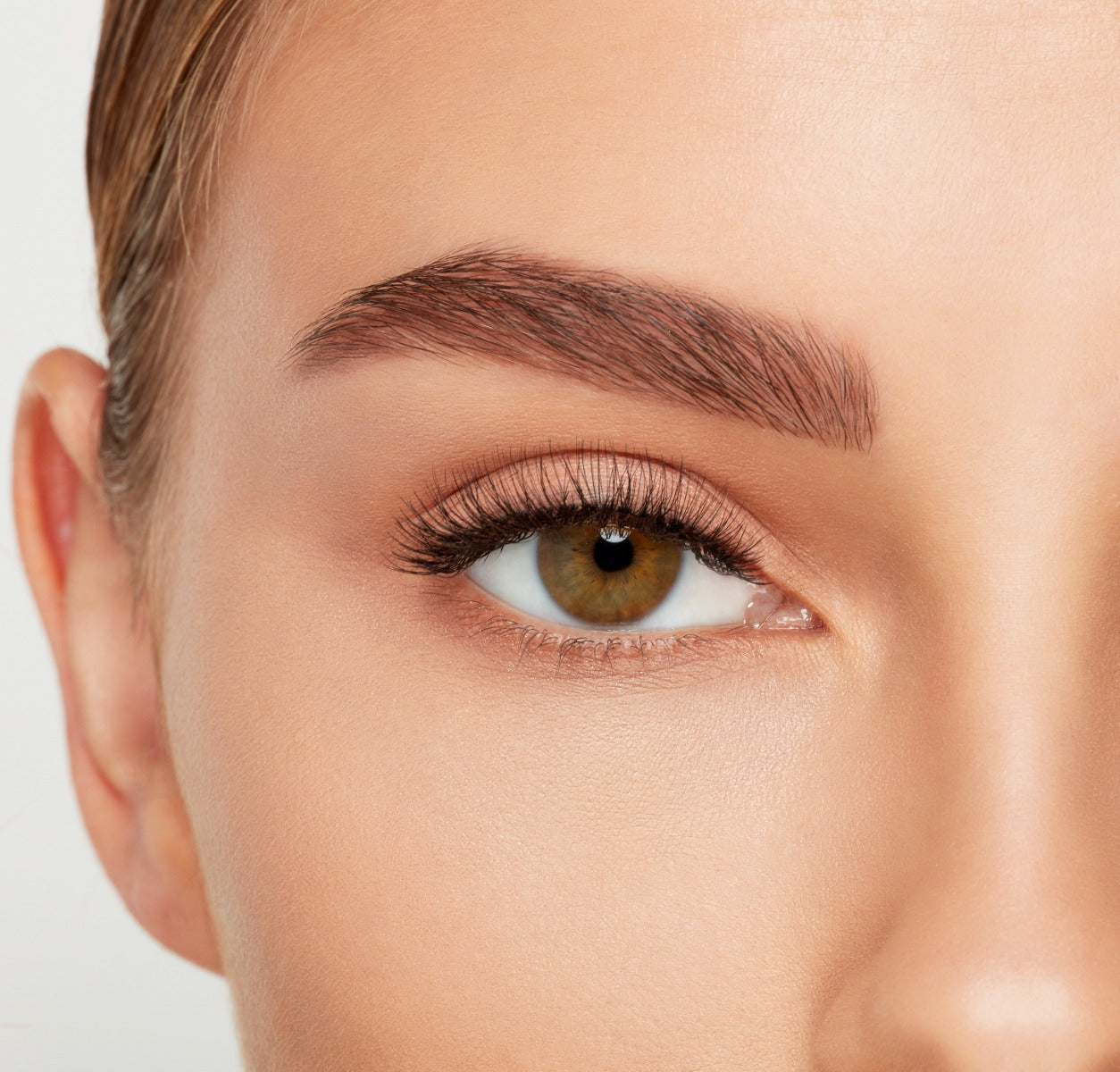 A model wearing Ardell's Magnetic Naked Liner & Lash 420 with volume mostly in the center magnetic lash