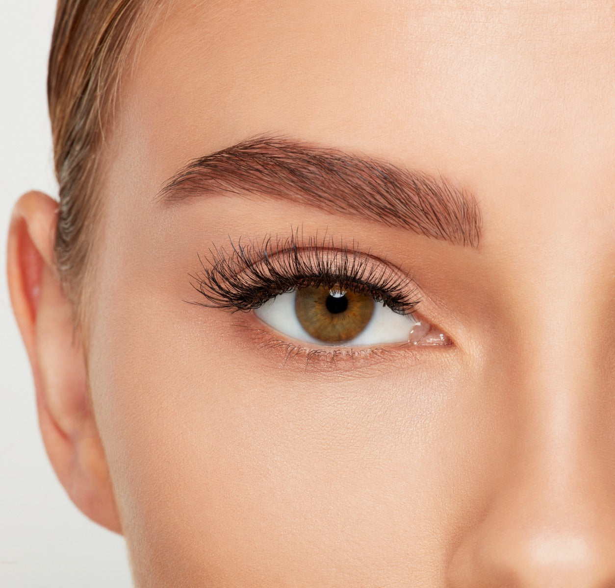 A model wearing Ardell's Magnetic Lash 424 to show its gentle flare and multi-layered curl.