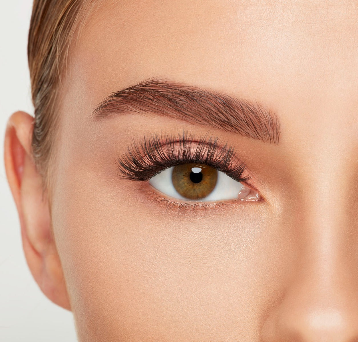 A model wearing Ardell's 3D Faux Mink 858 lash 