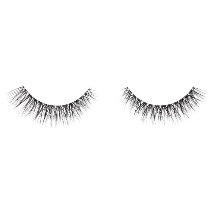 C-Curl Extension FX lashes with fanned-out ends to lift, lengthen, and widen round or close-set eyes.
