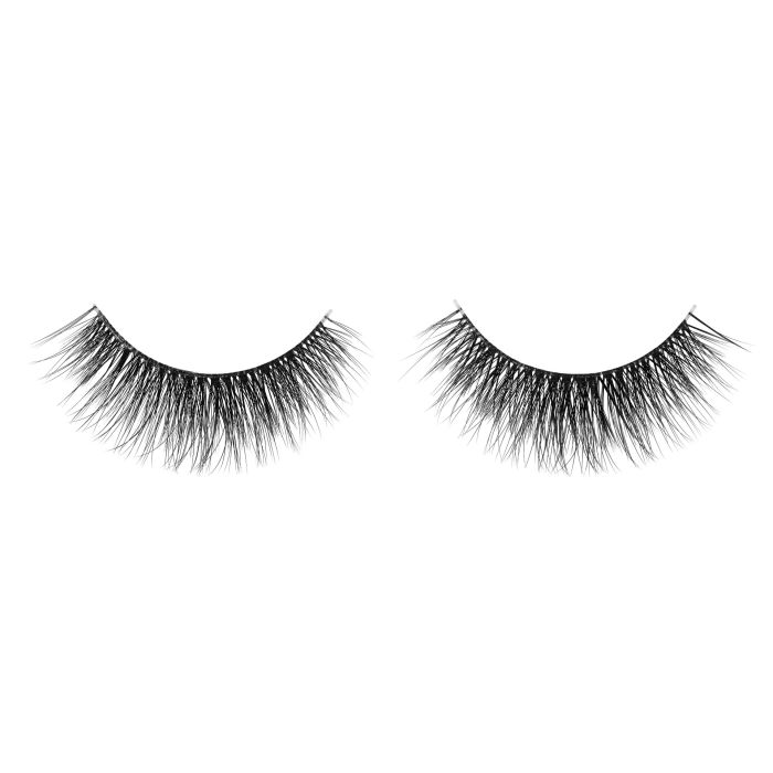B-Curl Extension FX lashes with natural lift and volume to enhance almond and deep set eyes subtly.
