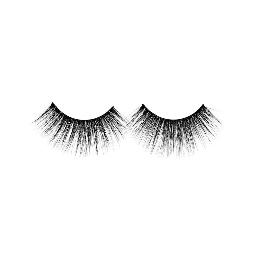 Lightweight, fluttery lashes with tapered ends and a soft crisscross design for a natural glam look.