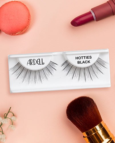 Ardell Hotties Black Lashes – Flirty, lightweight strip lashes with soft flare and natural length, perfect for everyday glam looks.
